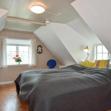 Pet Friendly In With Kitchen Holiday home