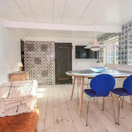 Pet Friendly In With Kitchen Holiday home
